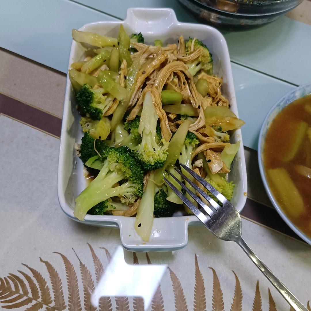 凉拌鸡胸肉丝