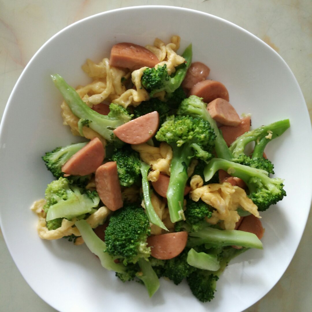 {☀快手晚餐☀}火腿肠滑蛋西兰花