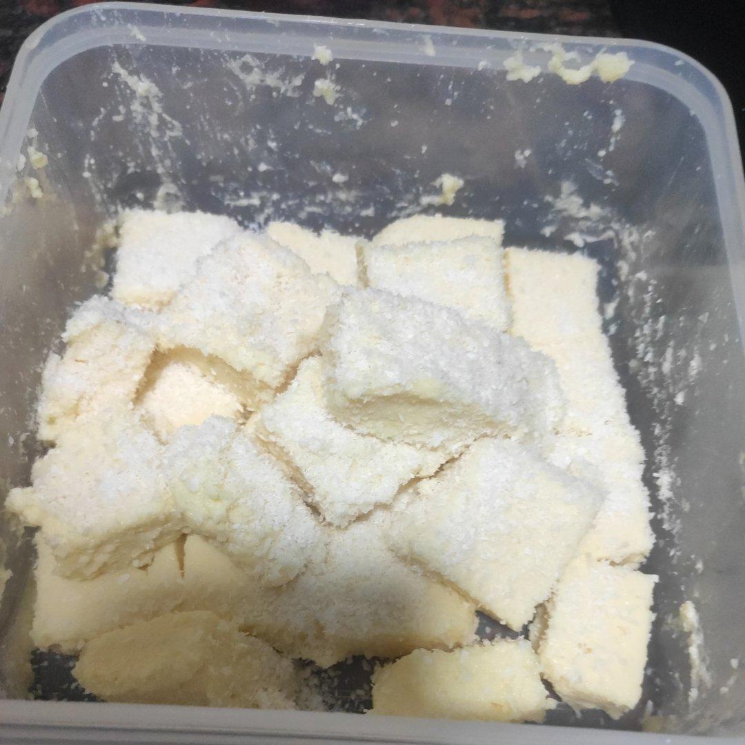 偷师学艺🤫🤫🤫照片没经过任何修图处理，保真原色，一餐出俩菜，再也不用去超市买奶酪棒了，宝宝的福音，宝妈的安心，没有添加剂的烤奶酪