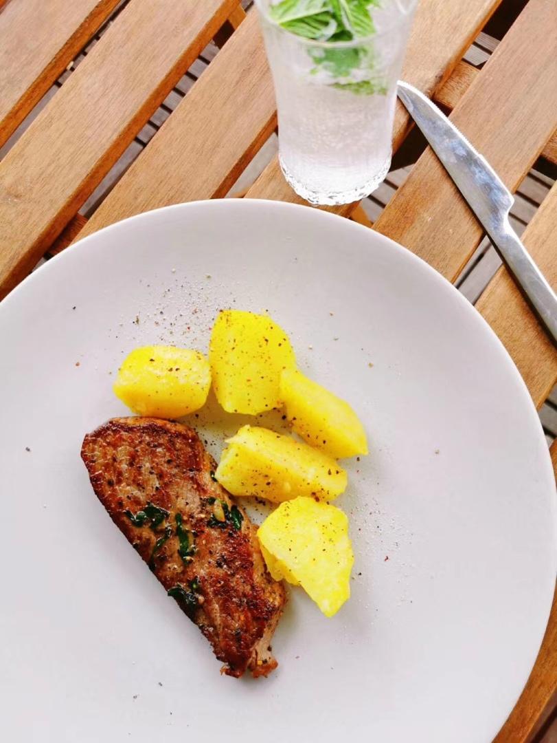 【曼食慢语】西冷牛排配香草黄油