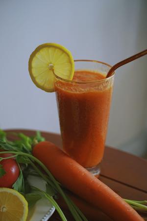 🌟越喝越瘦 |🥗 清肠排毒胡萝卜果蔬汁的做法 步骤6