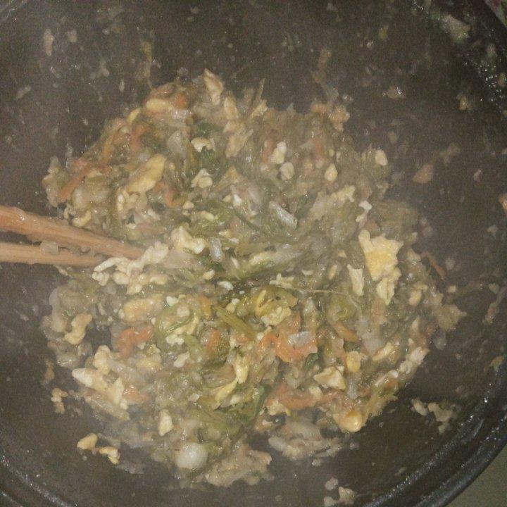 蒸芹菜叶、胡萝卜丝