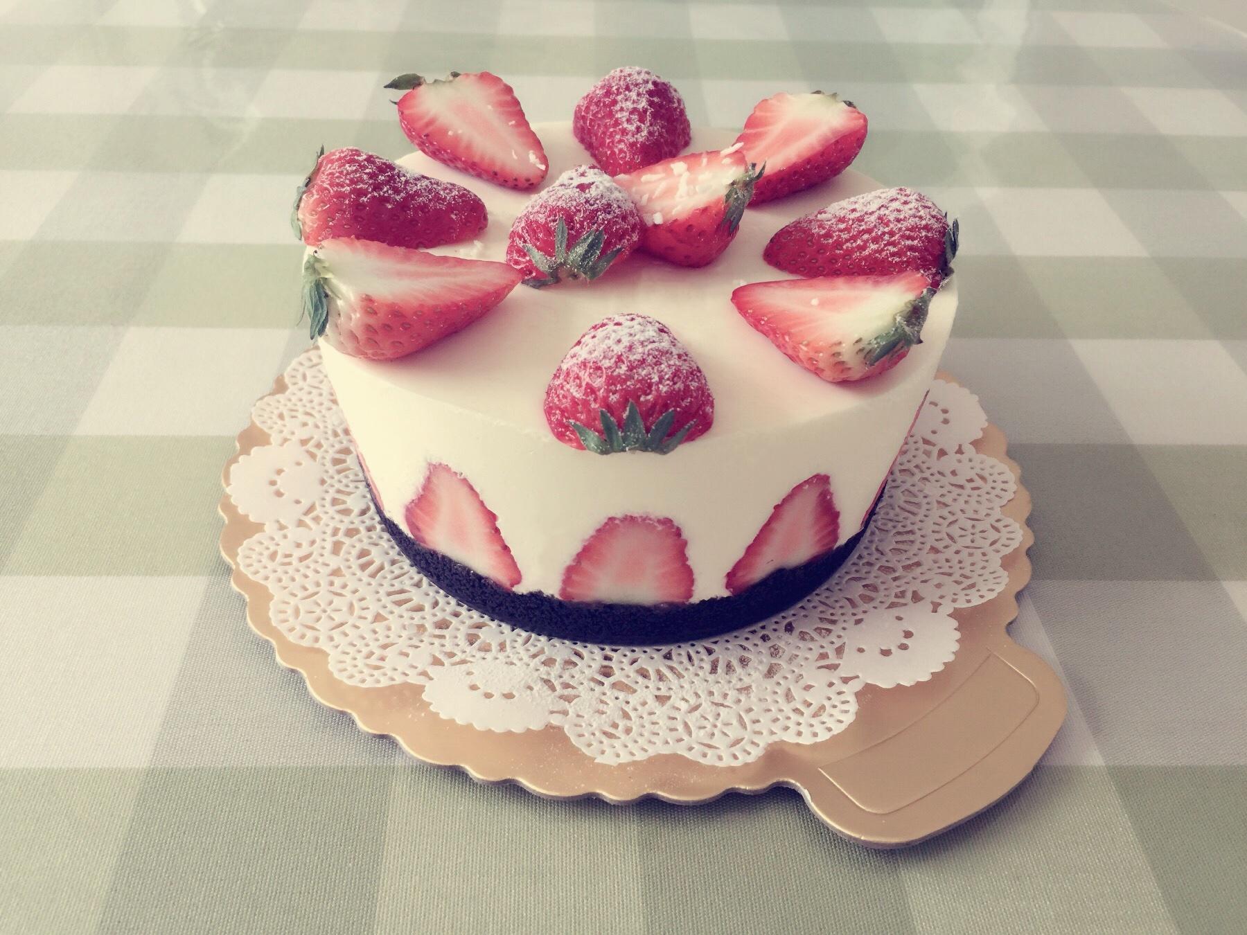 奥利奥草莓酸奶慕斯蛋糕（6寸）的做法