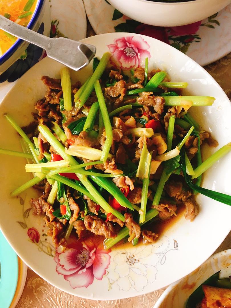 芹菜炒牛肉