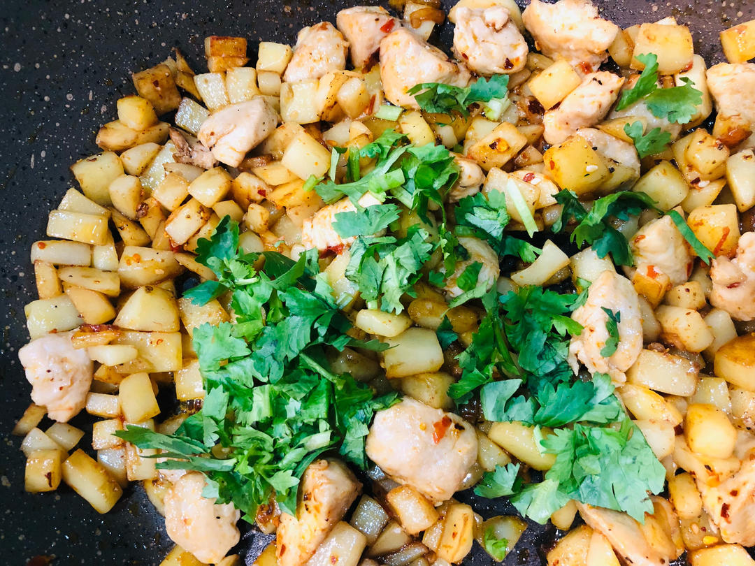 一道怎么做都好吃的干煎土豆鸡丁（红烧，咖喱，椒盐，孜然）