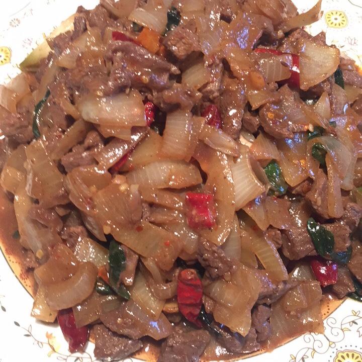 孜然洋葱炒牛肉粒