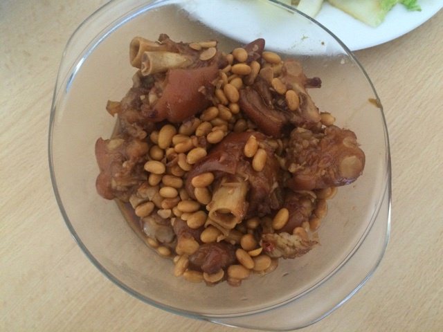 黄豆烧猪蹄