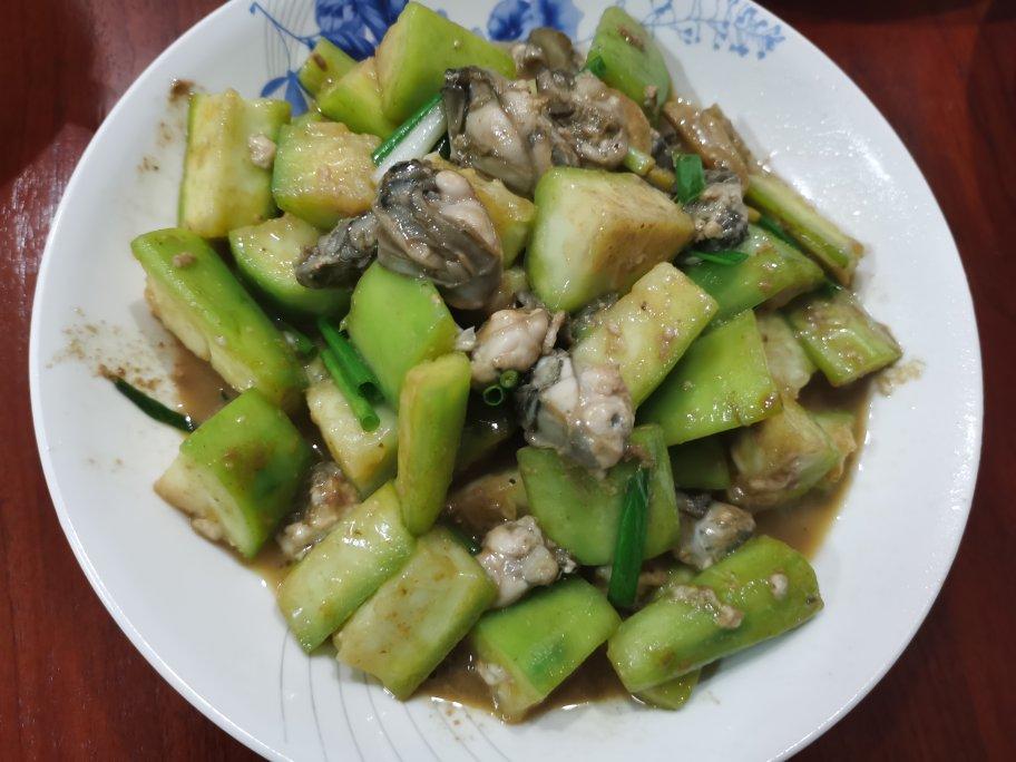 鲜掉眉毛的生蚝炒丝瓜