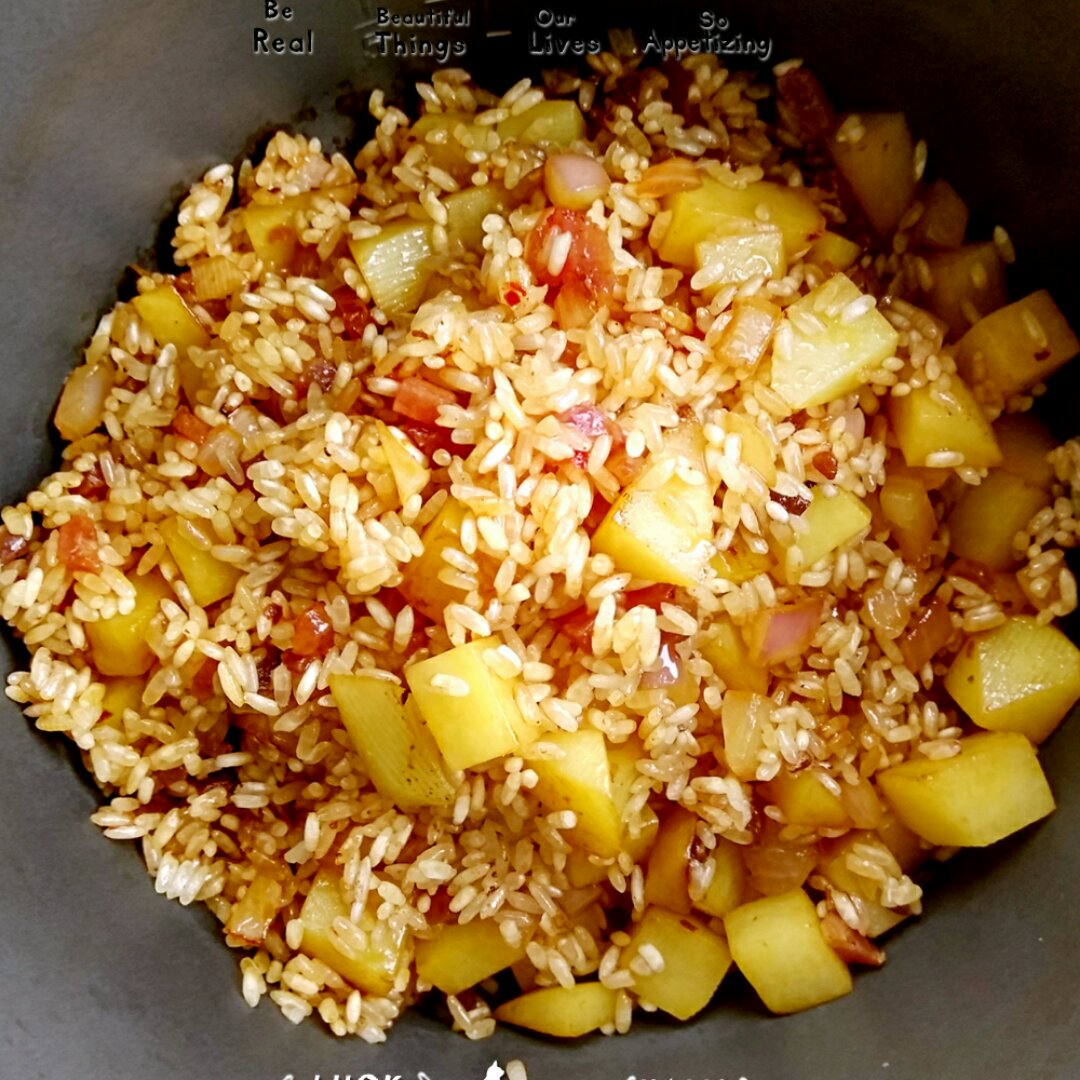 洋葱土豆腊肠焖饭