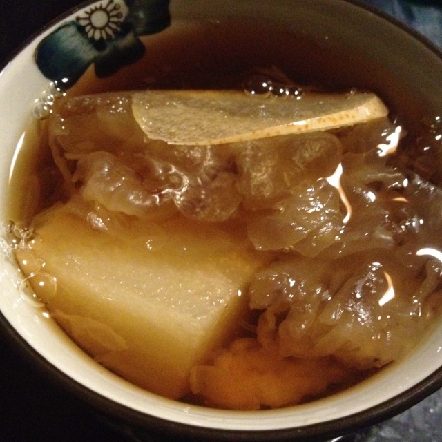 冰糖银耳雪梨汤