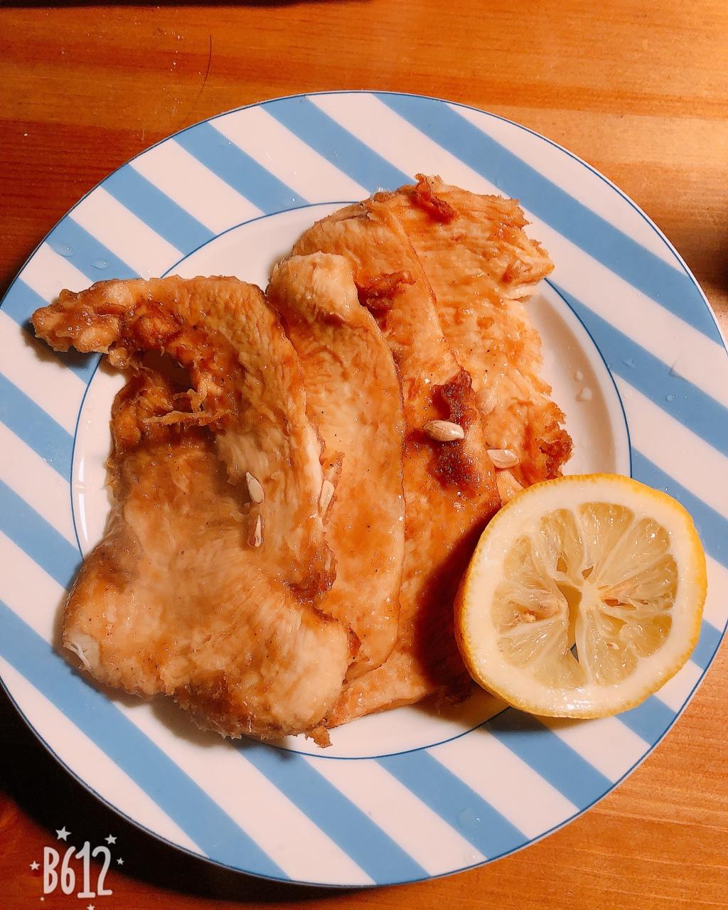 健身厨男版：香煎滑嫩鸡胸肉，全网最流行的鸡胸吃法！