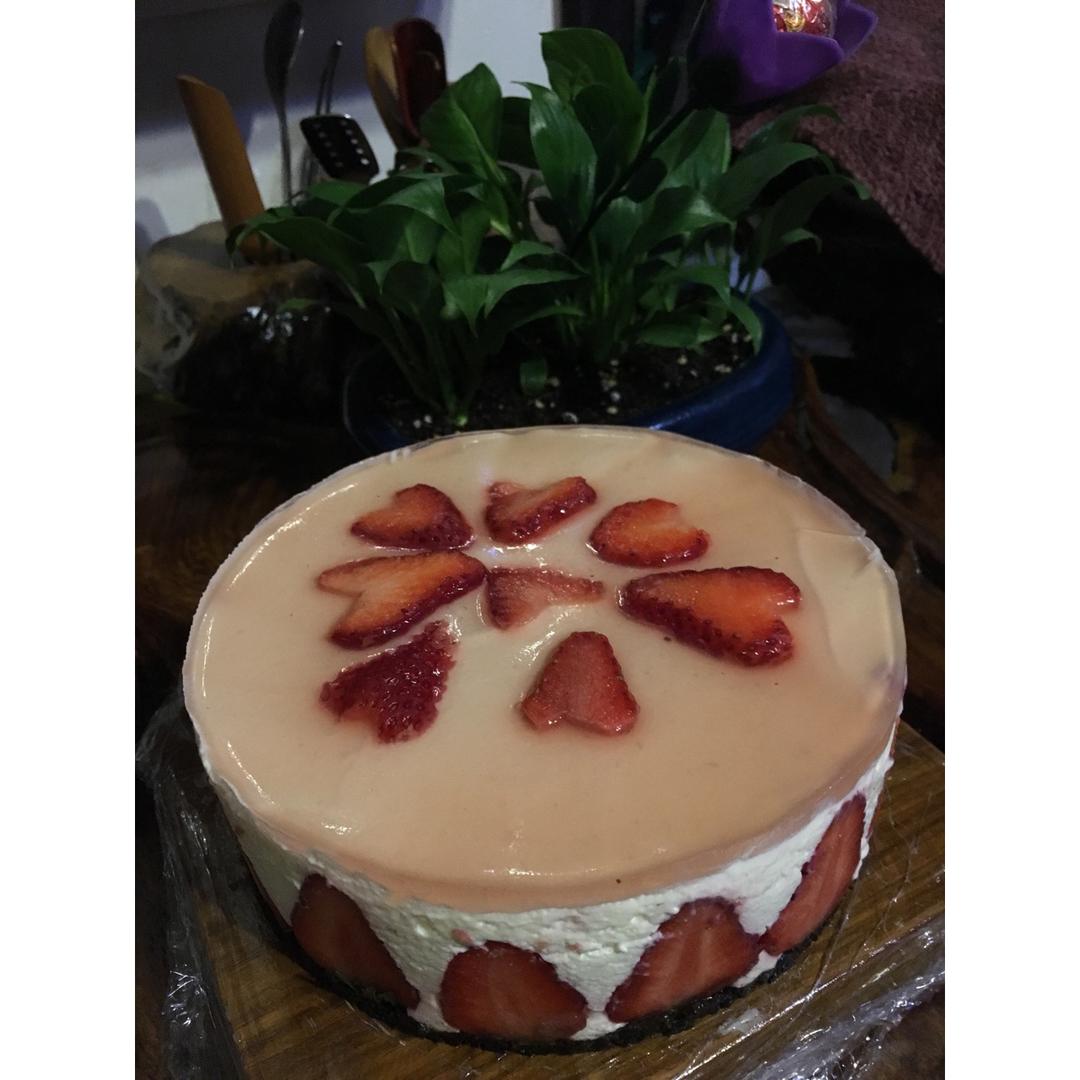 草莓酸奶慕斯蛋糕