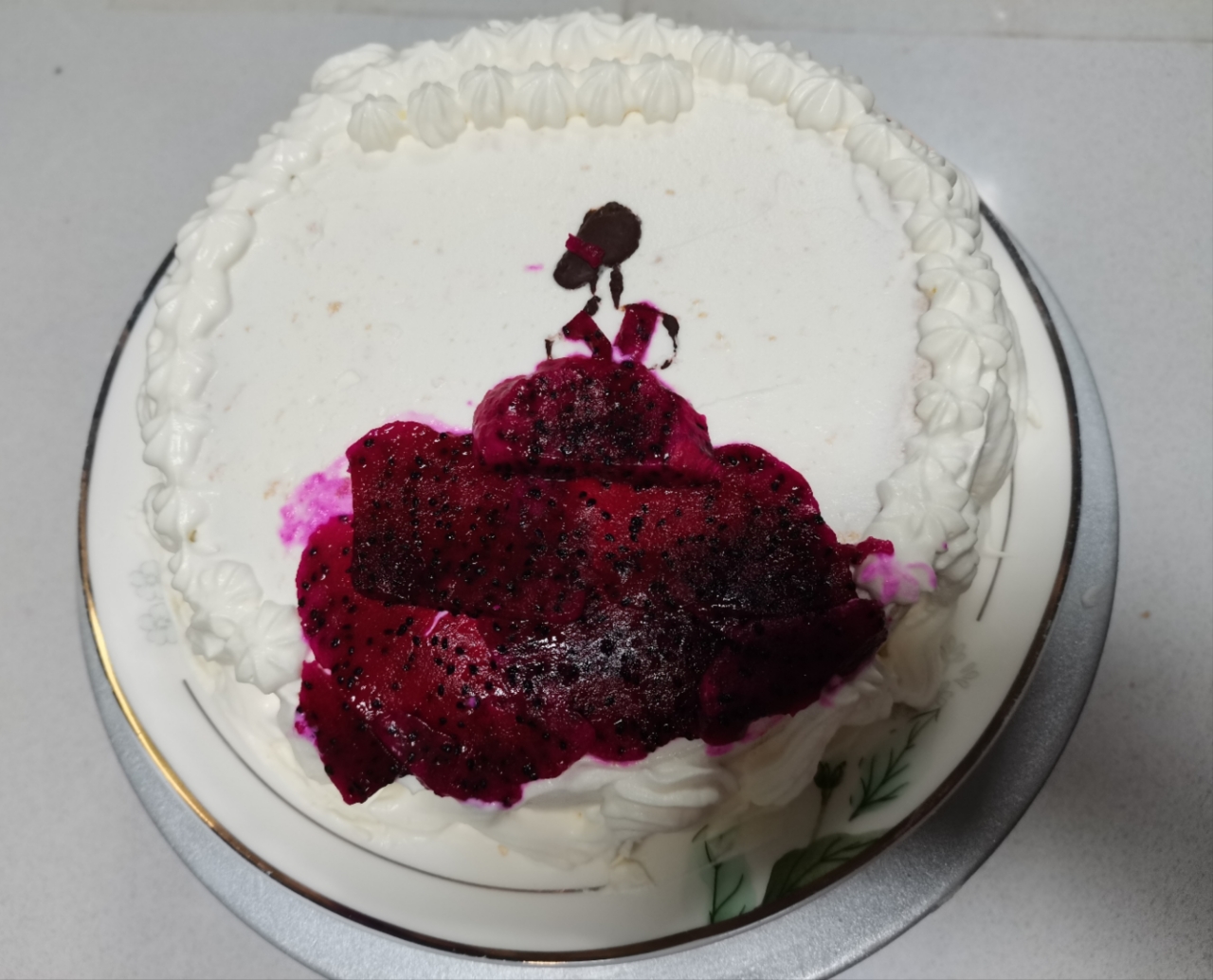 玫瑰花瓣生日蛋糕