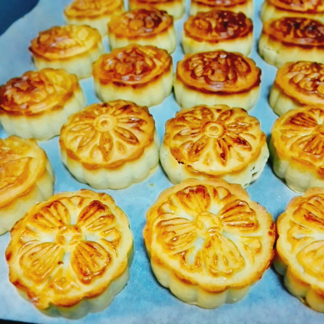 广式月饼—蛋黄莲蓉月饼