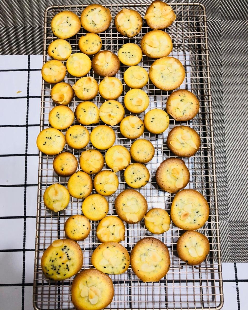 小时候的味道 — 芝麻鸡蛋薄脆饼干