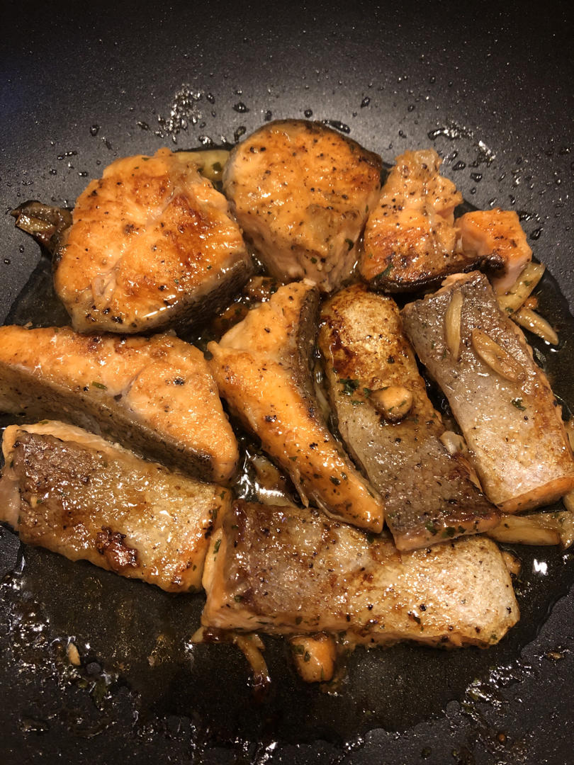 做饭超解压做的酱烧三文鱼