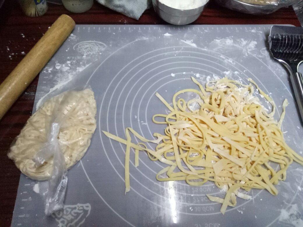 不用机揉不用手揉的手擀面做法