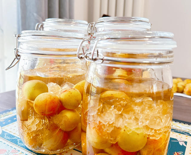 甜滋滋的黄梅酒的做法