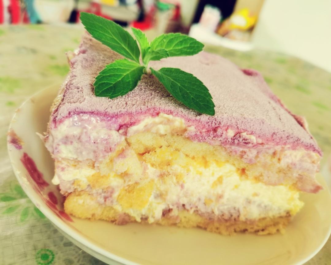 粉紫粉紫的芋泥提拉米苏