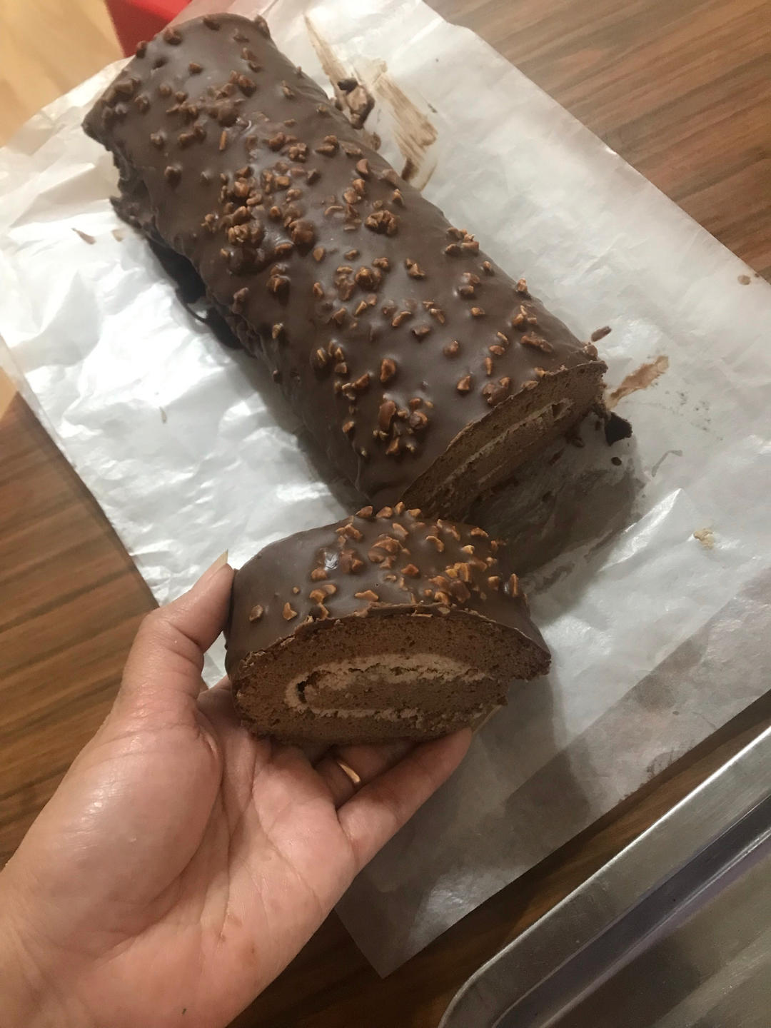 🍫梦龙蛋糕卷. 巧克力脆皮蛋糕卷 by pink-rabbit