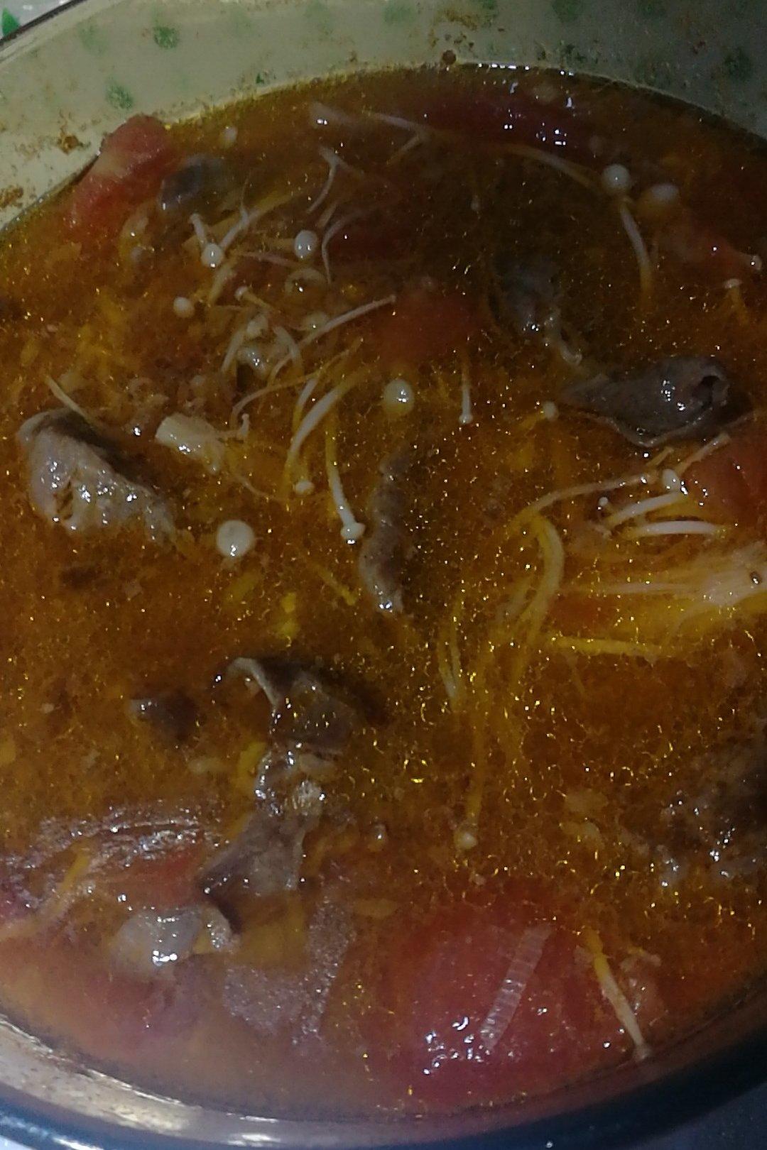 番茄金针菇肥牛汤