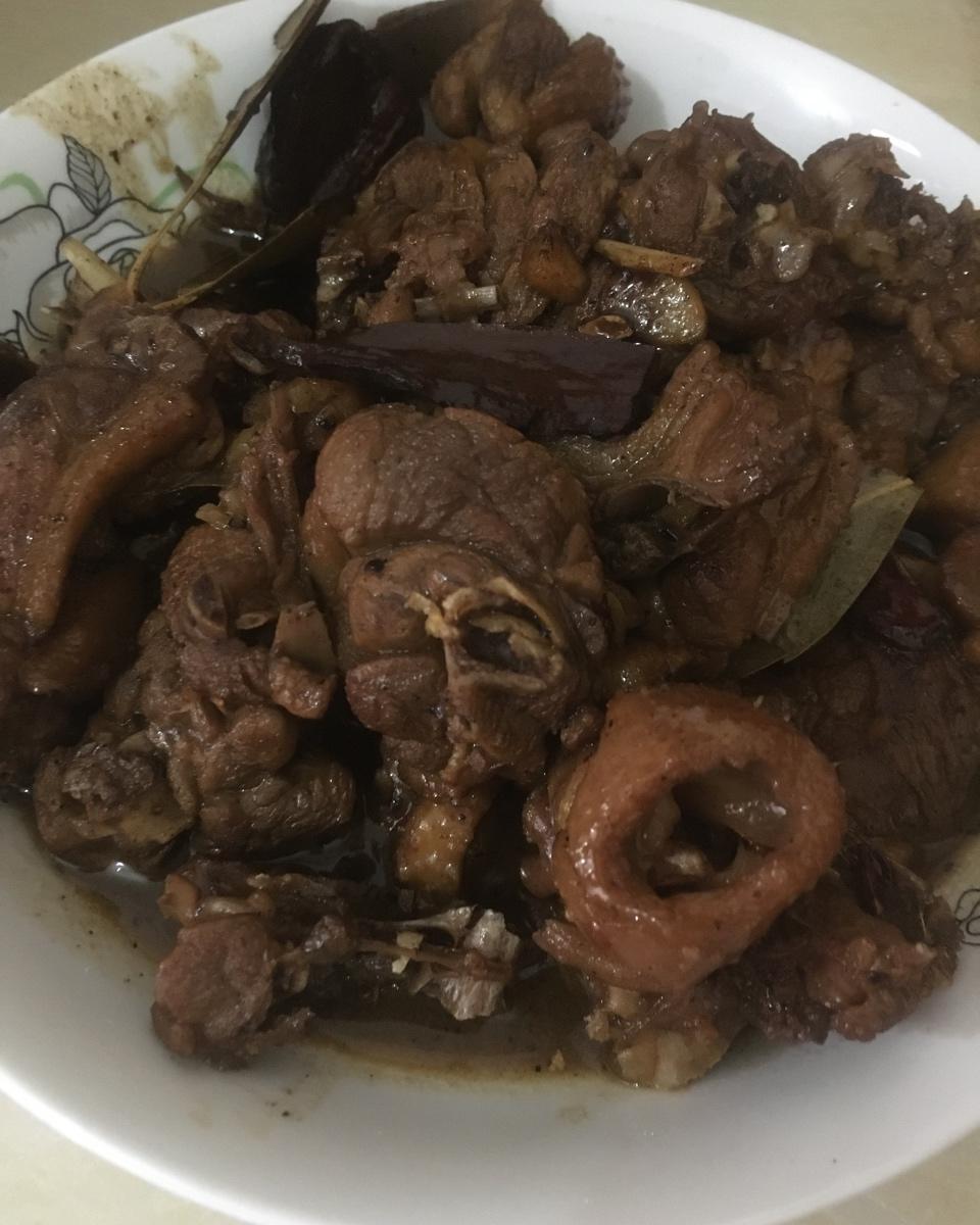 厨师长教你：用土灶烧“乡村啤酒鸭”，味道安逸得不摆了