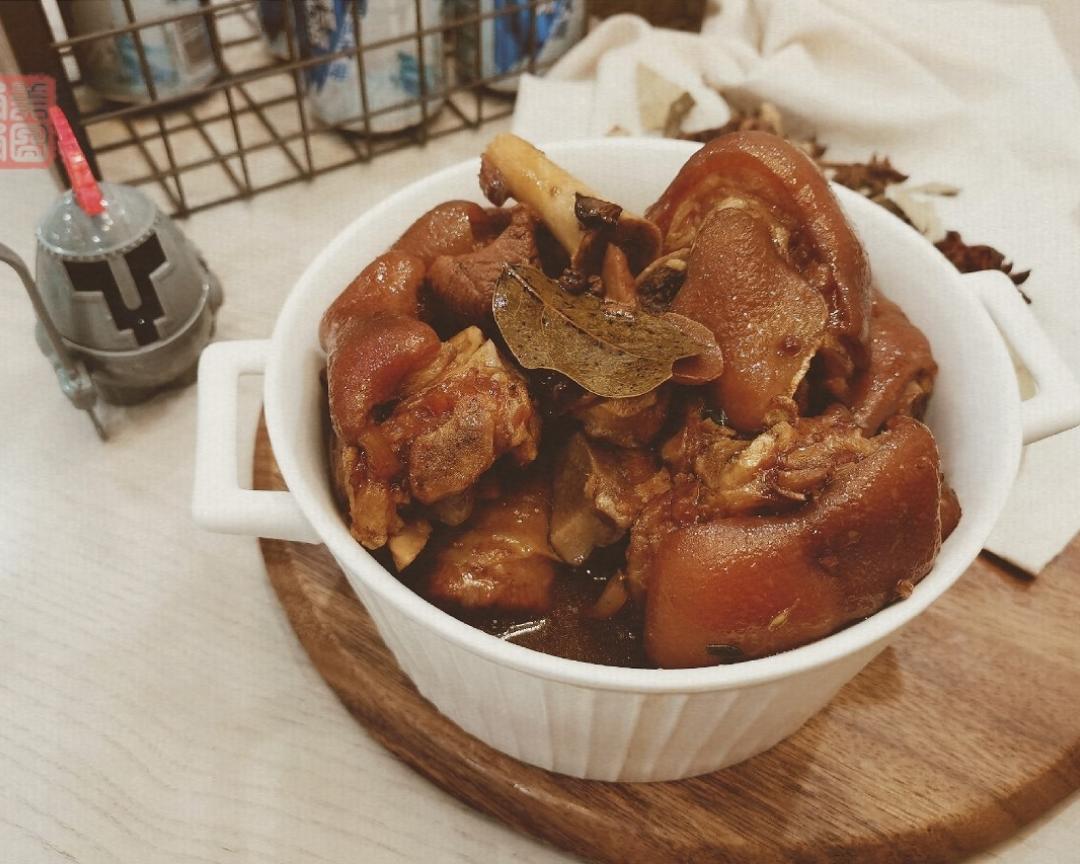 母亲大人秘制卤猪蹄儿