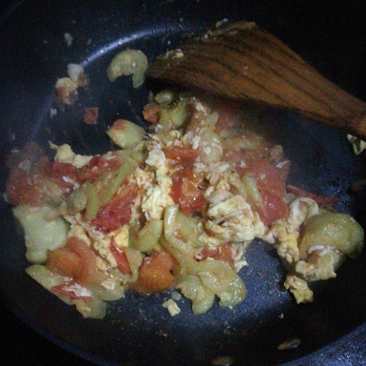 西红柿炒西葫芦