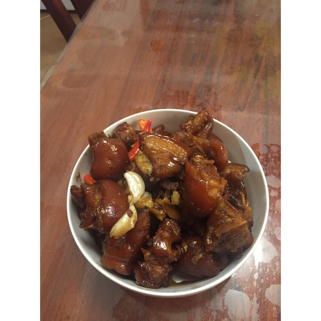 美味的家常菜：红烧猪蹄