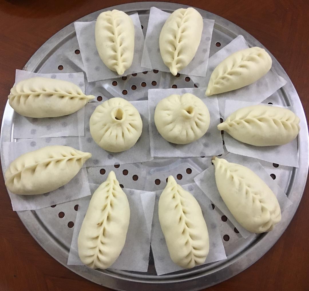 奶奶黄包做的弯柳叶包子包法