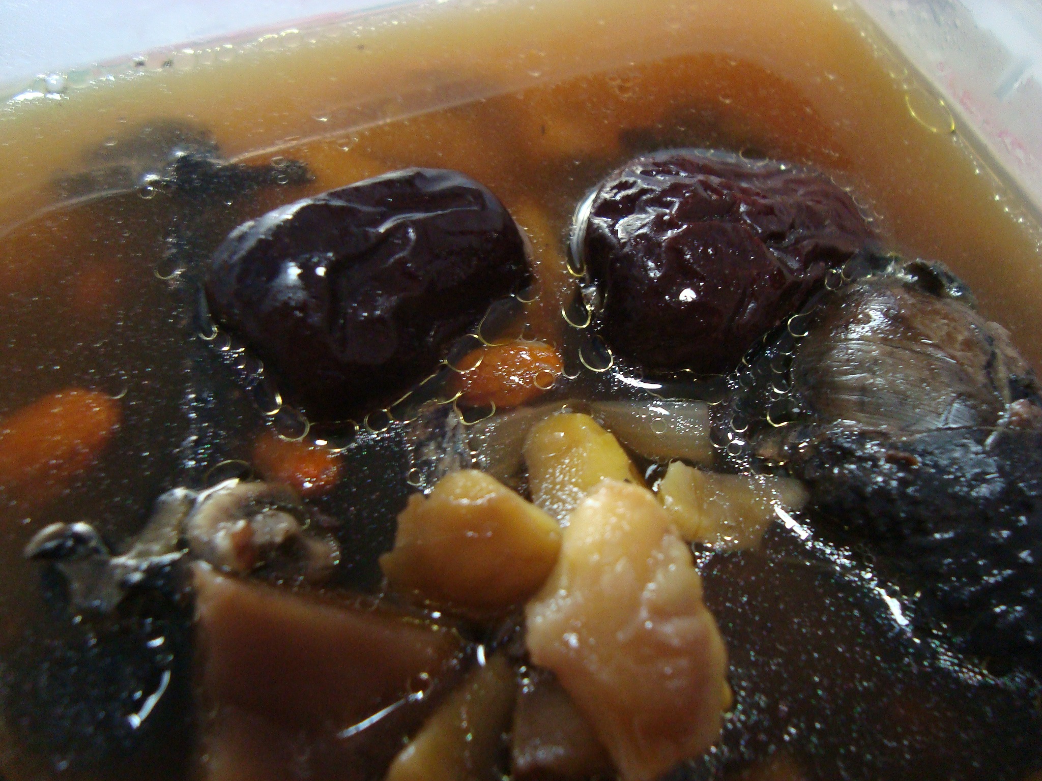 枸杞红枣乌鸡汤