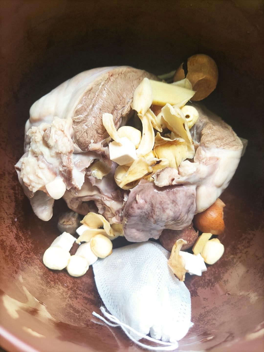 酸枣仁猪心汤的做法 步骤3