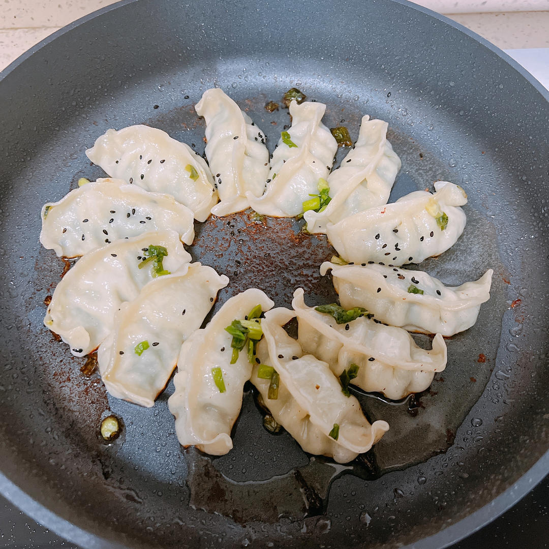 锅贴/煎饺—如何用速冻饺子制作完美煎饺（少油）