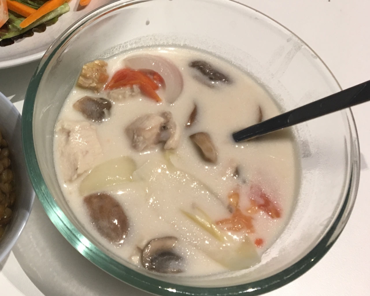 泰式椰汁鸡肉汤tom kha soup的做法