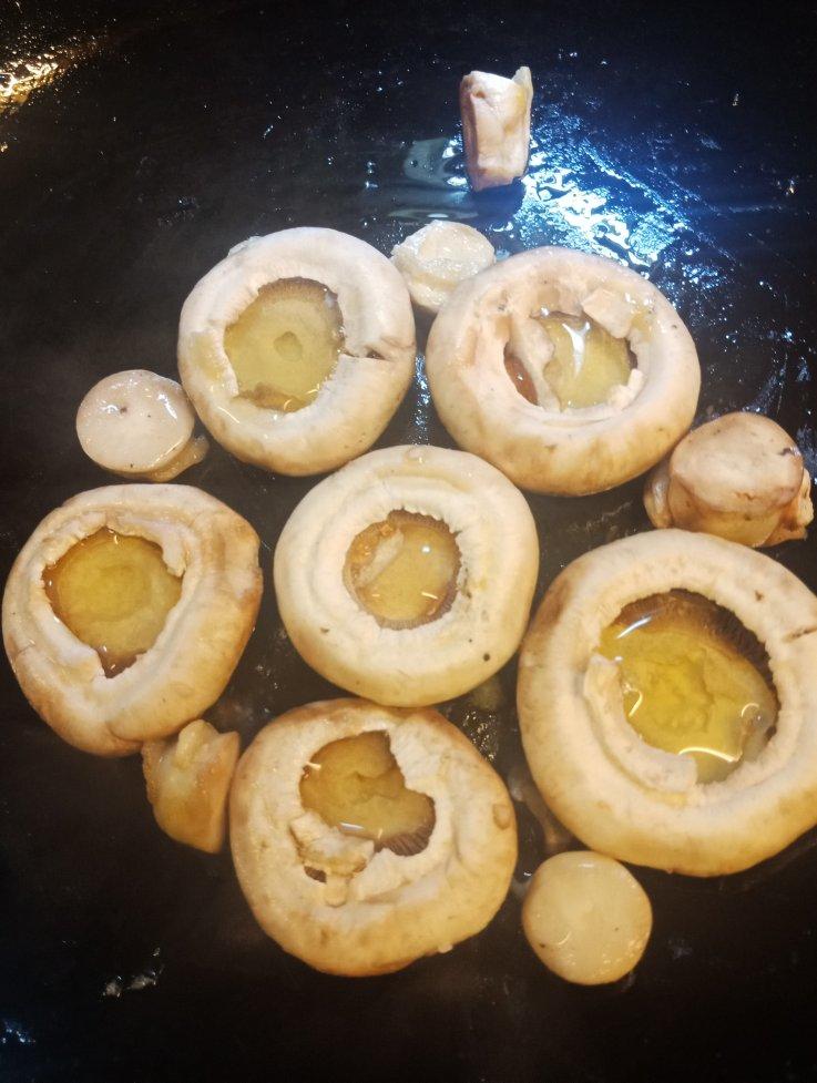 鲜掉眉毛口蘑汤