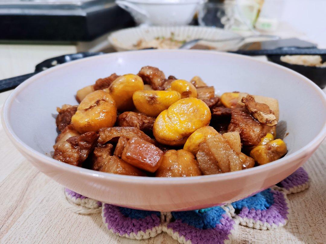 【板栗红烧肉】