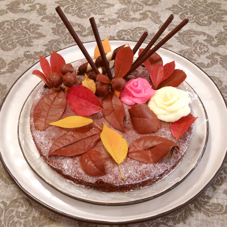 落叶古典巧克力蛋糕——好吃到让人尖叫（附巧克力叶子的做法）