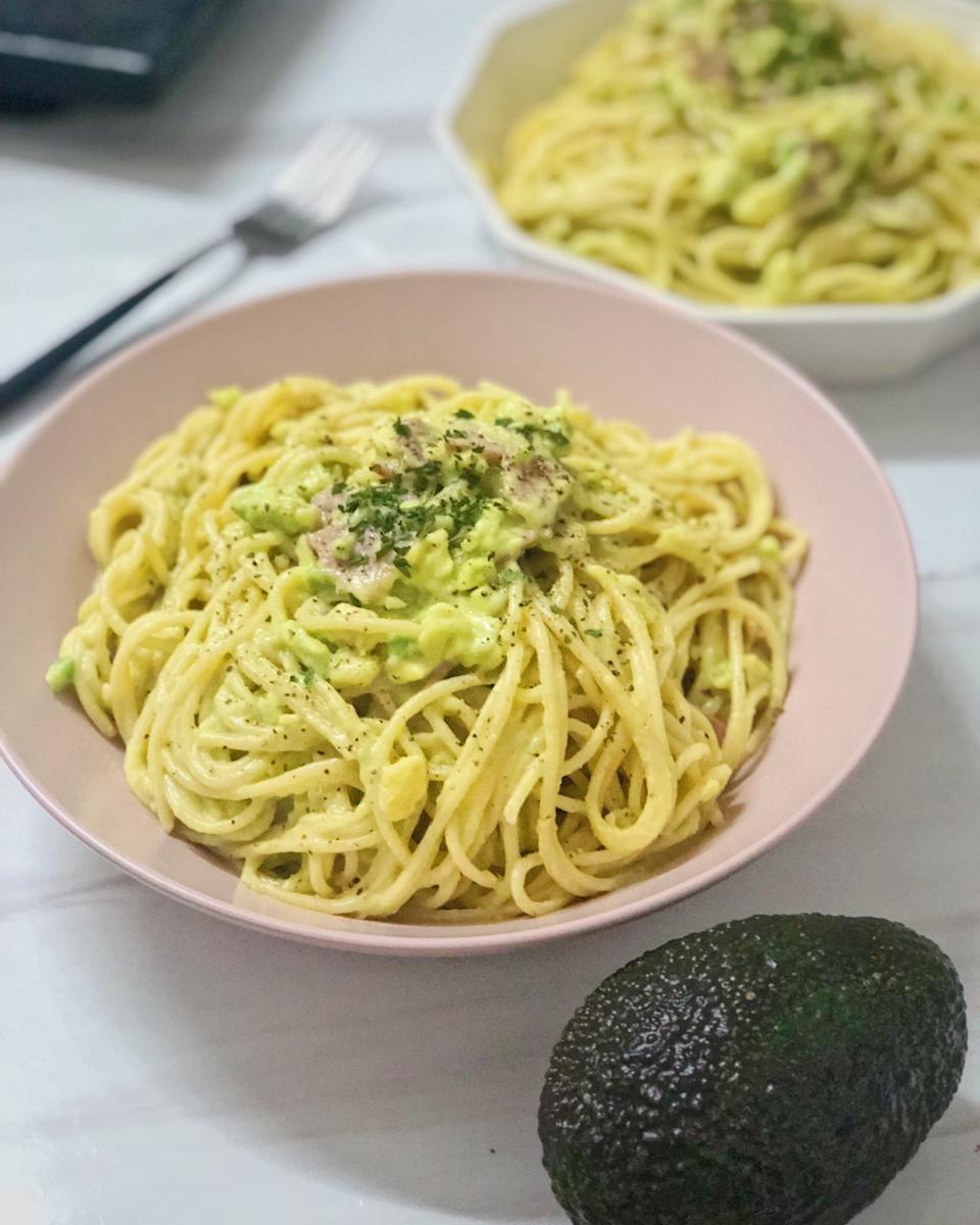 小清新牛油果火腿意面