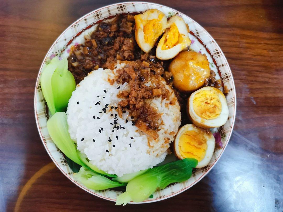 洋葱酥卤肉饭