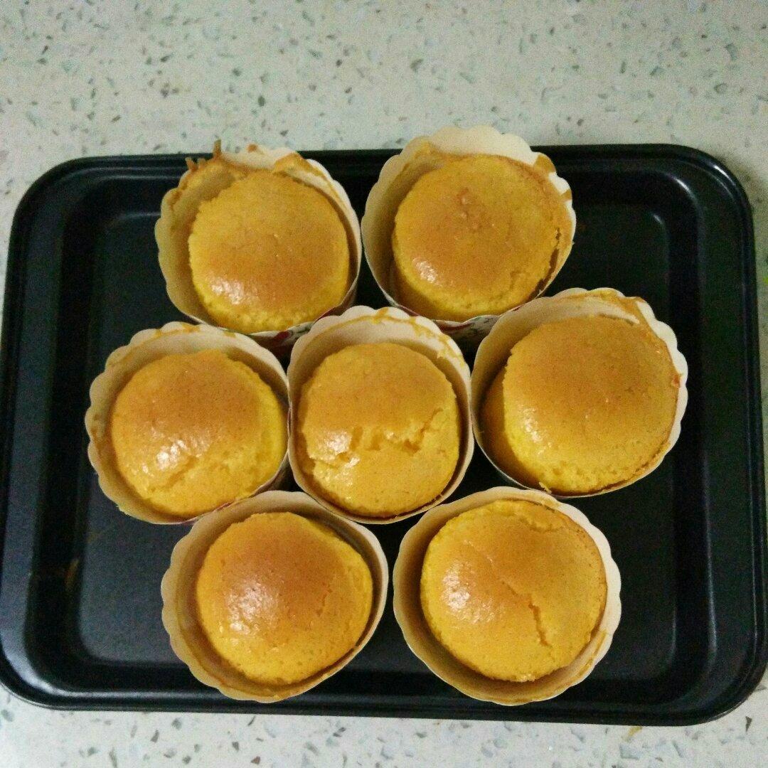 烤牛做的消耗淡奶油之作淡奶油小蛋糕