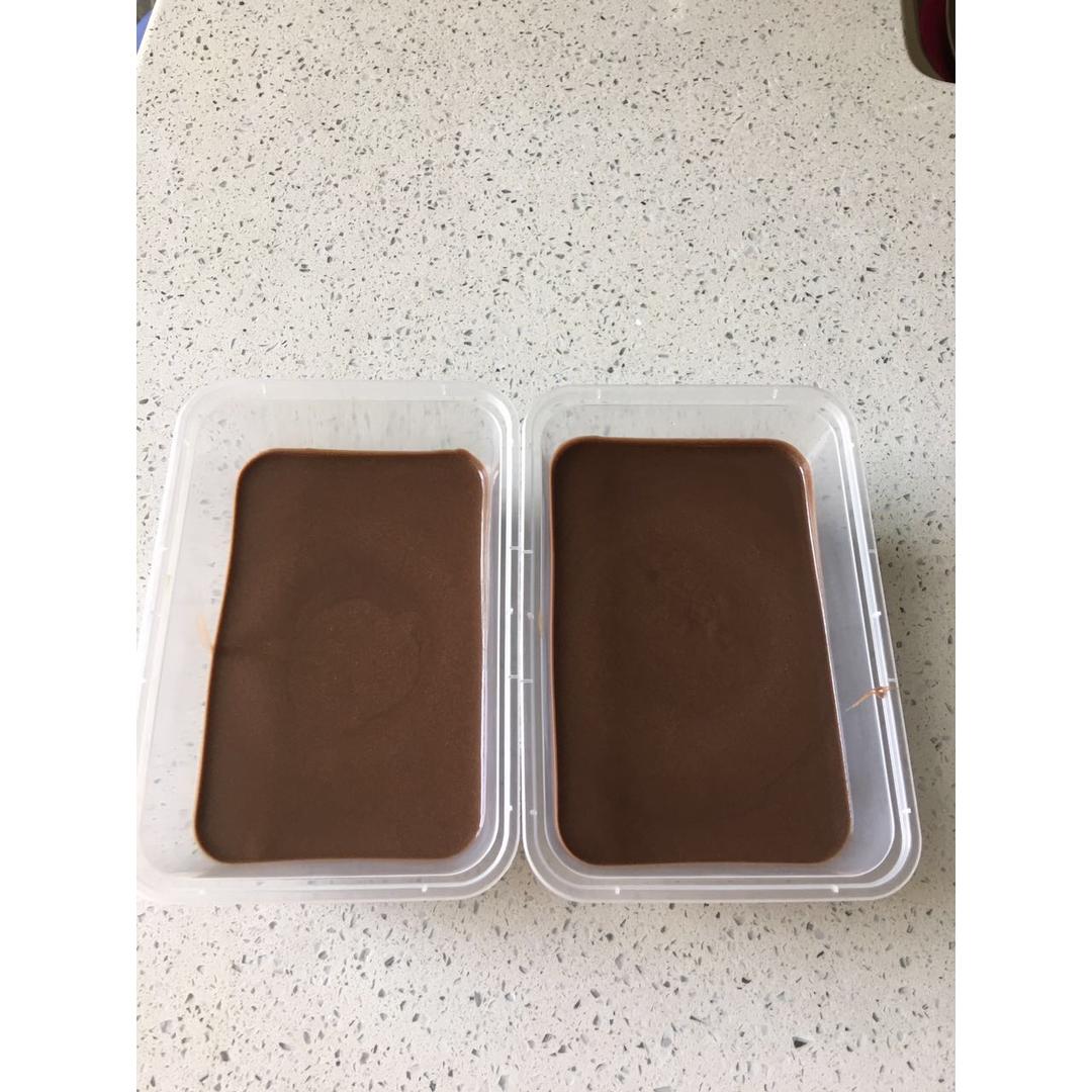 黑巧克力冰淇淋
