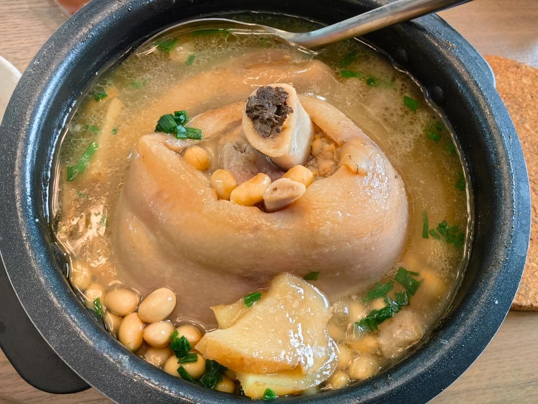 美容养颜蹄膀汤（一口气喝三碗～）