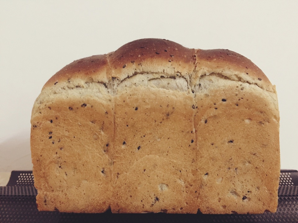 【独角仙·天然面包香】黑白芝麻吐司