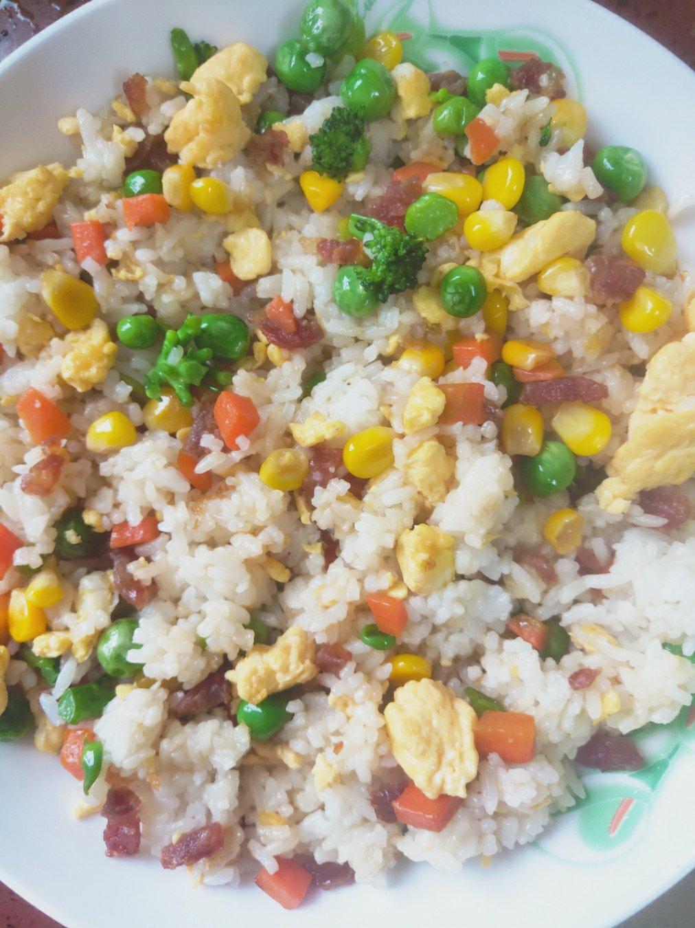 时蔬鸡蛋炒饭（简单快手，宝宝爱吃）
