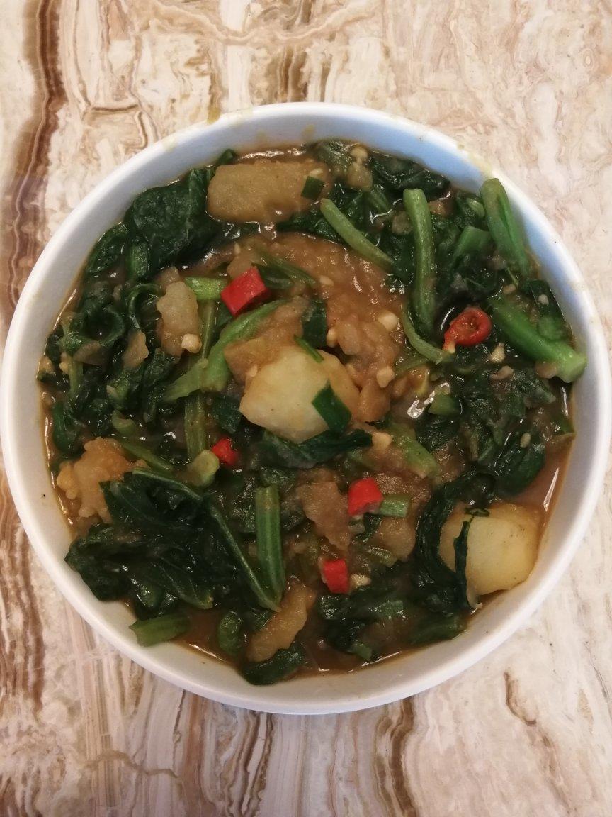 特色土豆烩小白菜