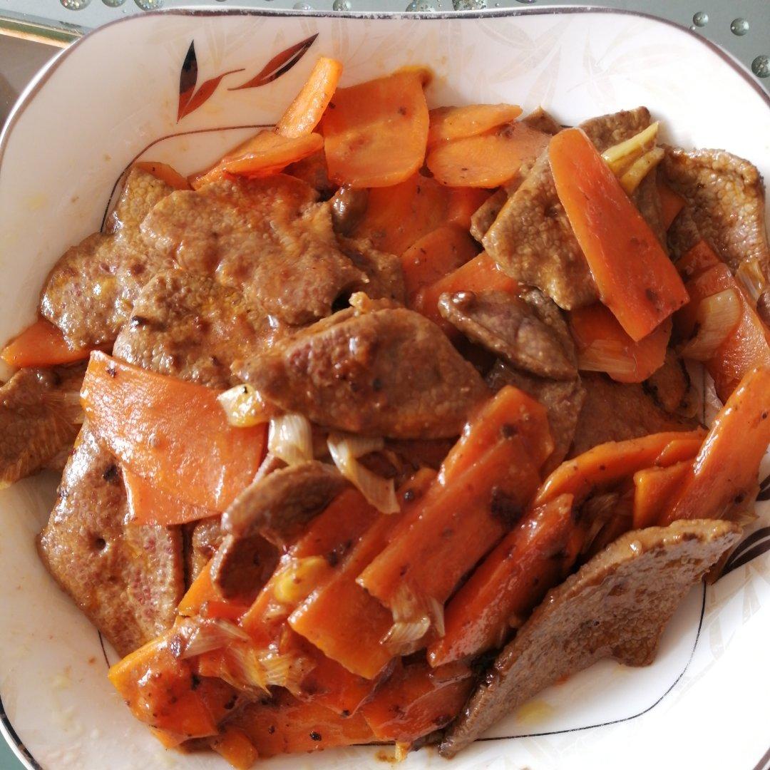 养眼的【胡萝卜炒猪肝】