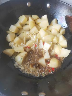 特色土豆烩小白菜的做法 步骤5