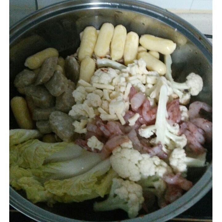 韩式部队锅 Korean Hot Pot (Budae-jjigae)