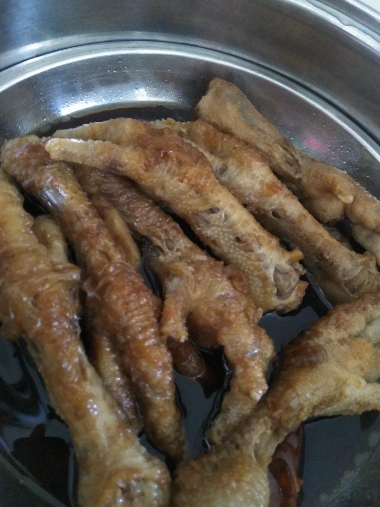 厨师长教你：“虎皮鸡爪”的家常做法，软嫩脱骨，很适合老人孩子