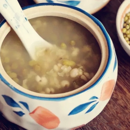 消暑必备--冬瓜薏米绿豆糖水